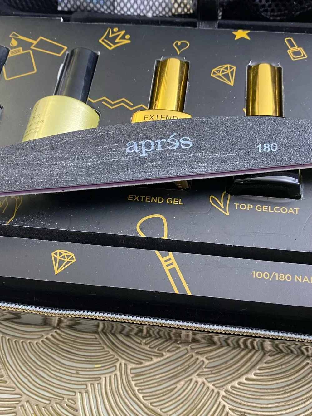 après Portable Gel Nail Kit in Black & Gold